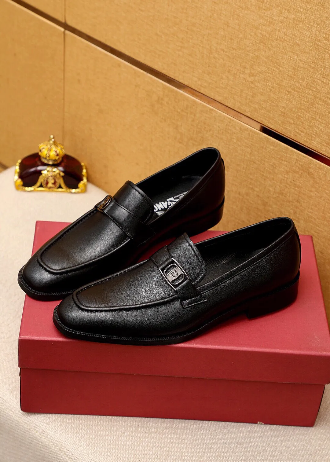 Men's shoes 💰400 💐 Product trademark: Ferragamo "Ferragamo" casual leather shoes Regular size: 39-44 (38.45.46🉑️customized) Product materials: Selected imported calfskin upper + classic hardware buckle, imported pig leather lining. Strong three-dimensional visual effect, non-slip and wear-resistant combination outsole Color: 1⃣️color optional